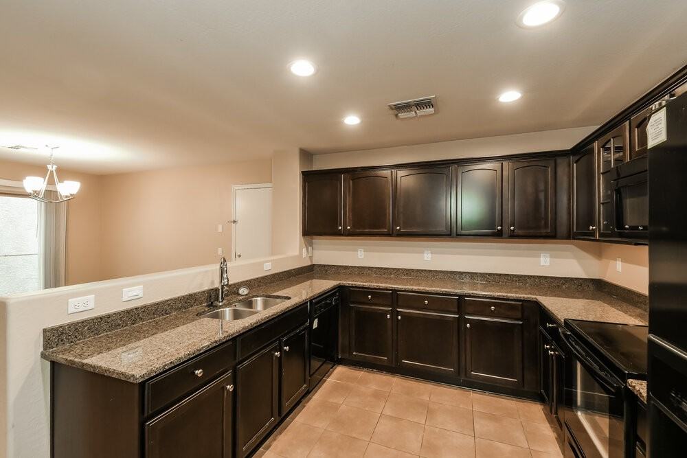 923 S Pheasant Dr - Photo 7 of 17