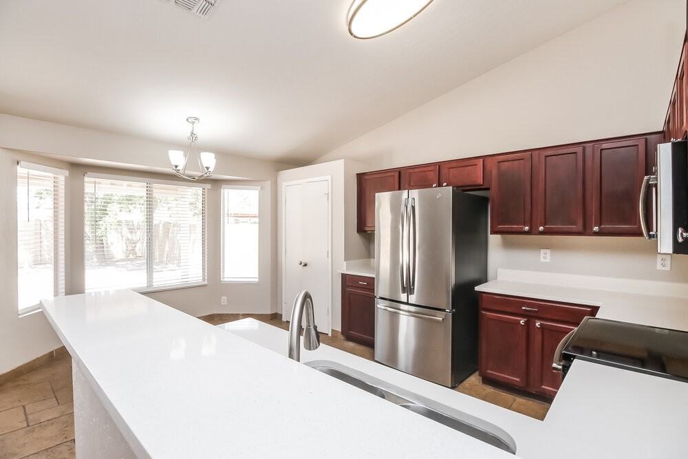 1042 S Canal Dr - Photo 7 of 16