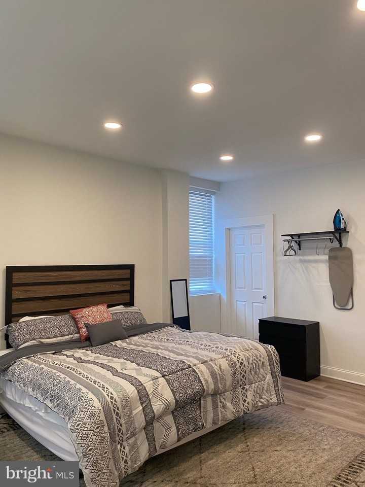 2501 E Somerset St - Photo 4 of 8