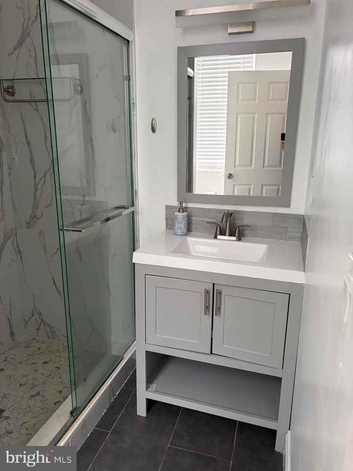 2501 E Somerset St - Photo 7 of 8