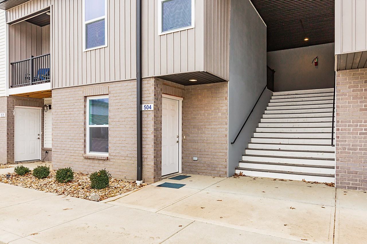 510 Court Yard Lane - Photo 3 of 10