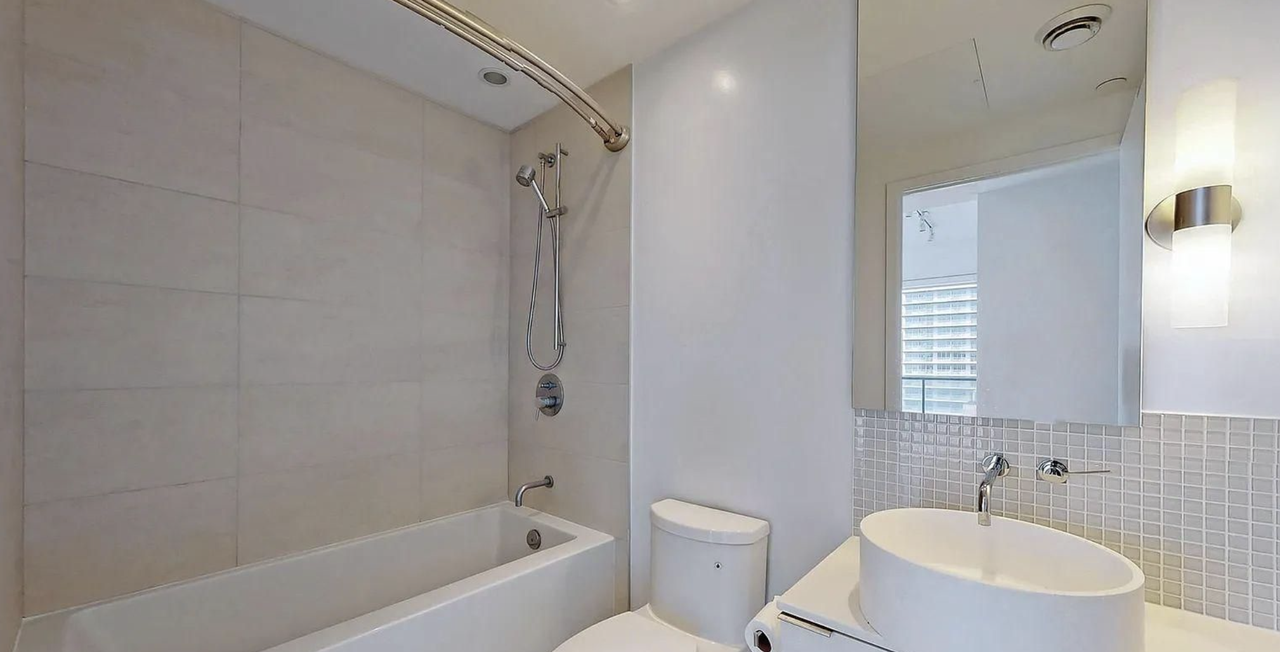 185 Roehampton Avenue #1703 - Photo 6 of 6