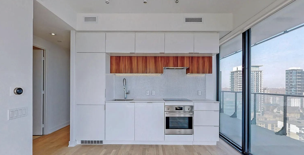 185 Roehampton Avenue #1703 - Photo 2 of 6