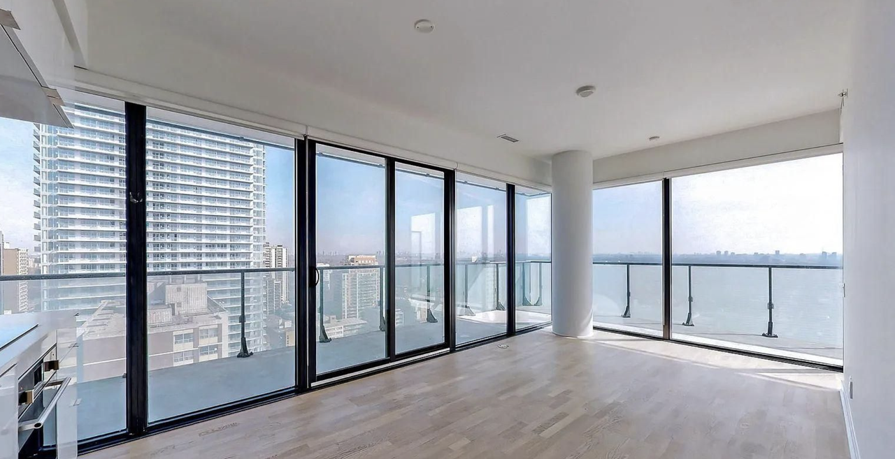 185 Roehampton Avenue #1703 - Photo 3 of 6