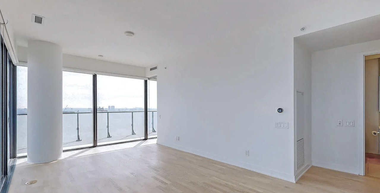 185 Roehampton Avenue #1703 - Photo 4 of 6