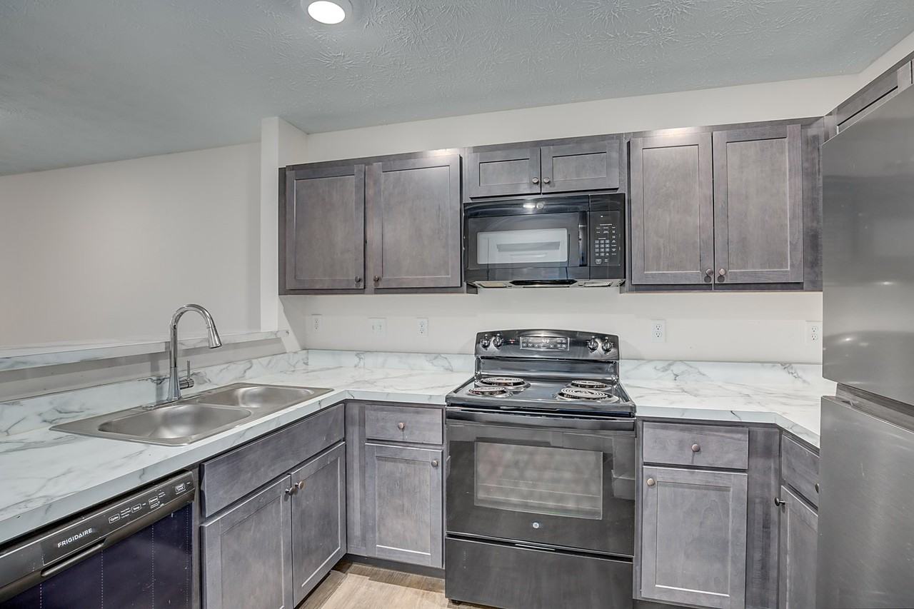 510 Court Yard Lane - Photo 7 of 10