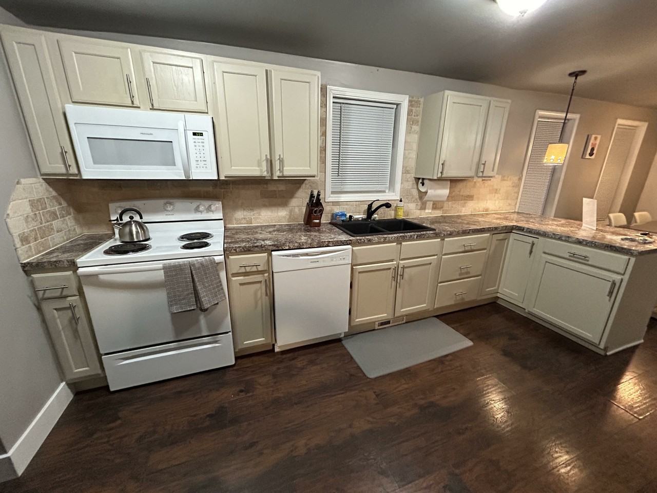 619 Charles Ave Se - Photo 3 of 21