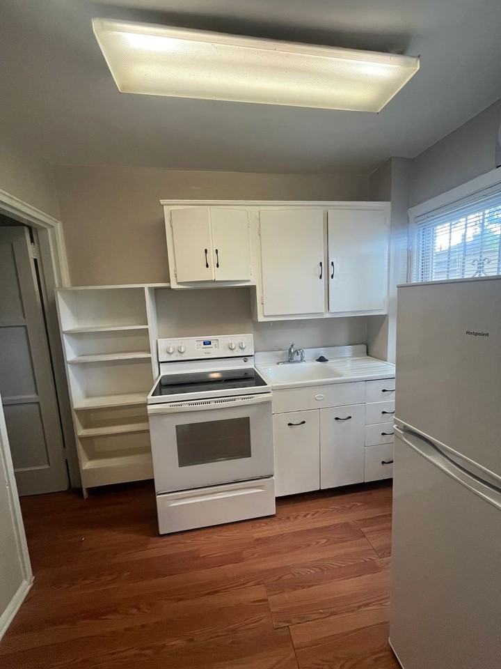 409 Laverne Ave - Photo 5 of 12