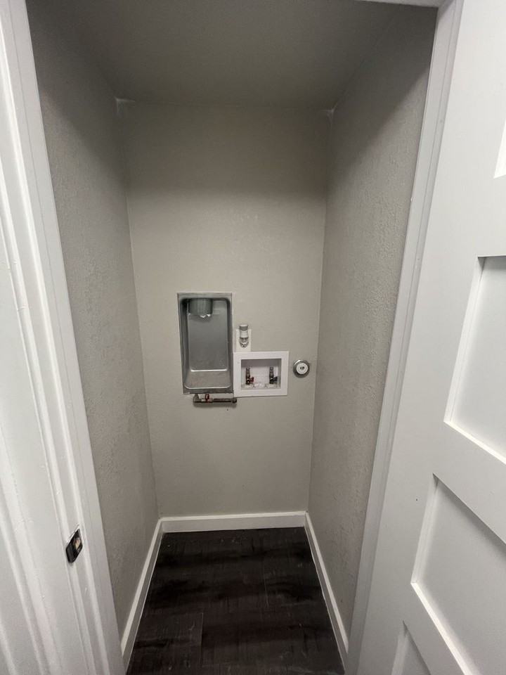 1906 S Pine St - Photo 5 of 11