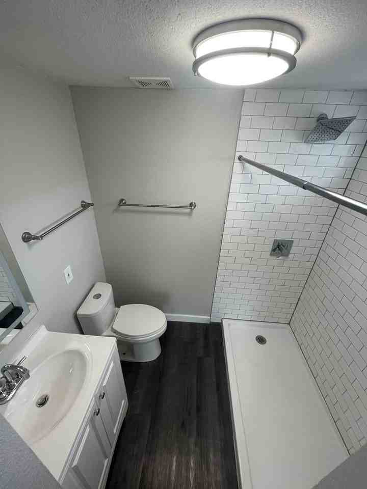 1906 S Pine St - Photo 6 of 11