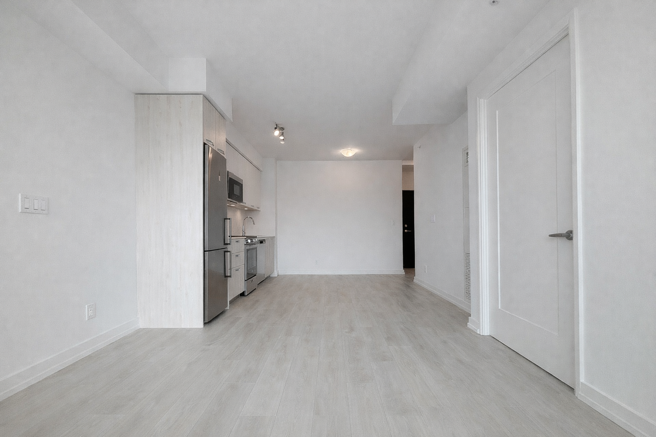 75 James Street South #924 - Photo 3 of 12