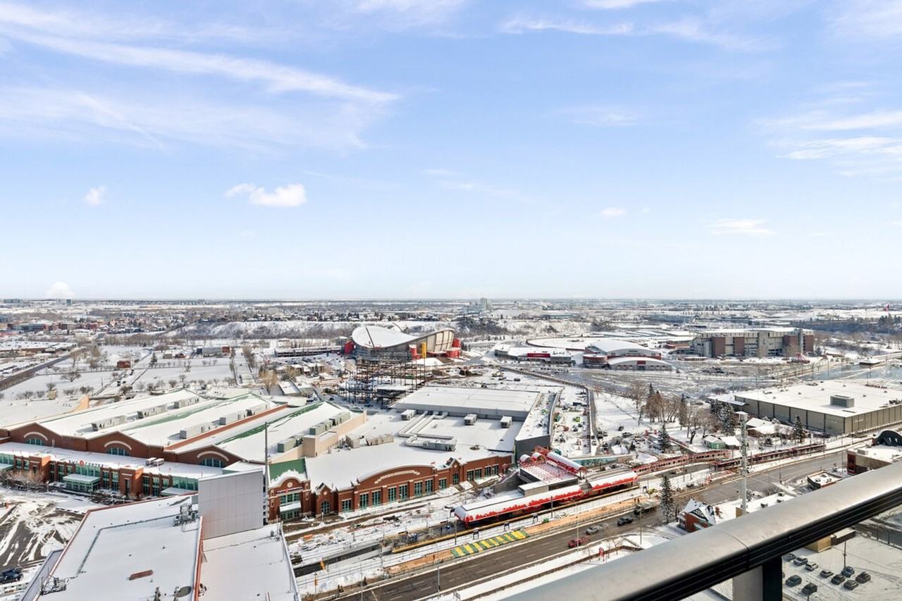 1320 1 St Se #1345827P - Photo 4 of 37