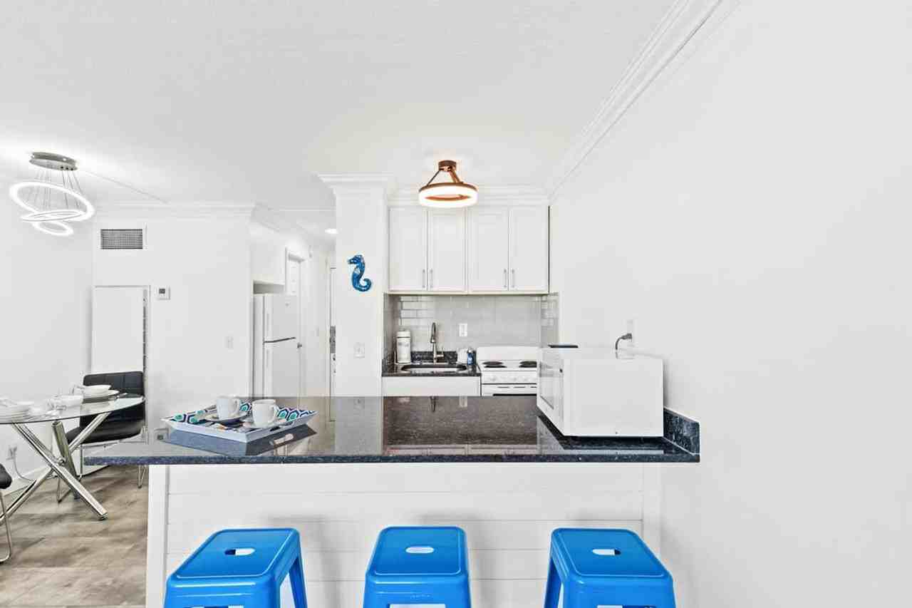 8817 S Thomas Dr #1354924P - Photo 5 of 50