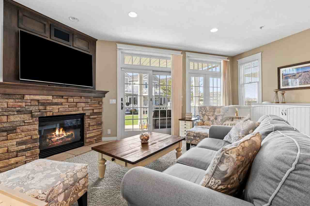 807 Lake St #1073561P - Photo 4 of 50