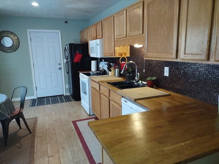 625 Monroe Blvd - Photo 2 of 20