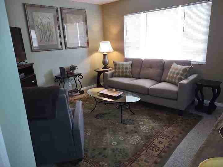 625 Monroe Blvd - Photo 3 of 20