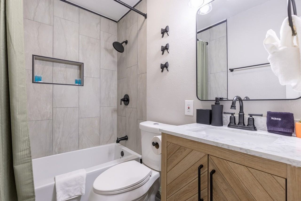 6302 Manor Rd #1385485P - Photo 2 of 11