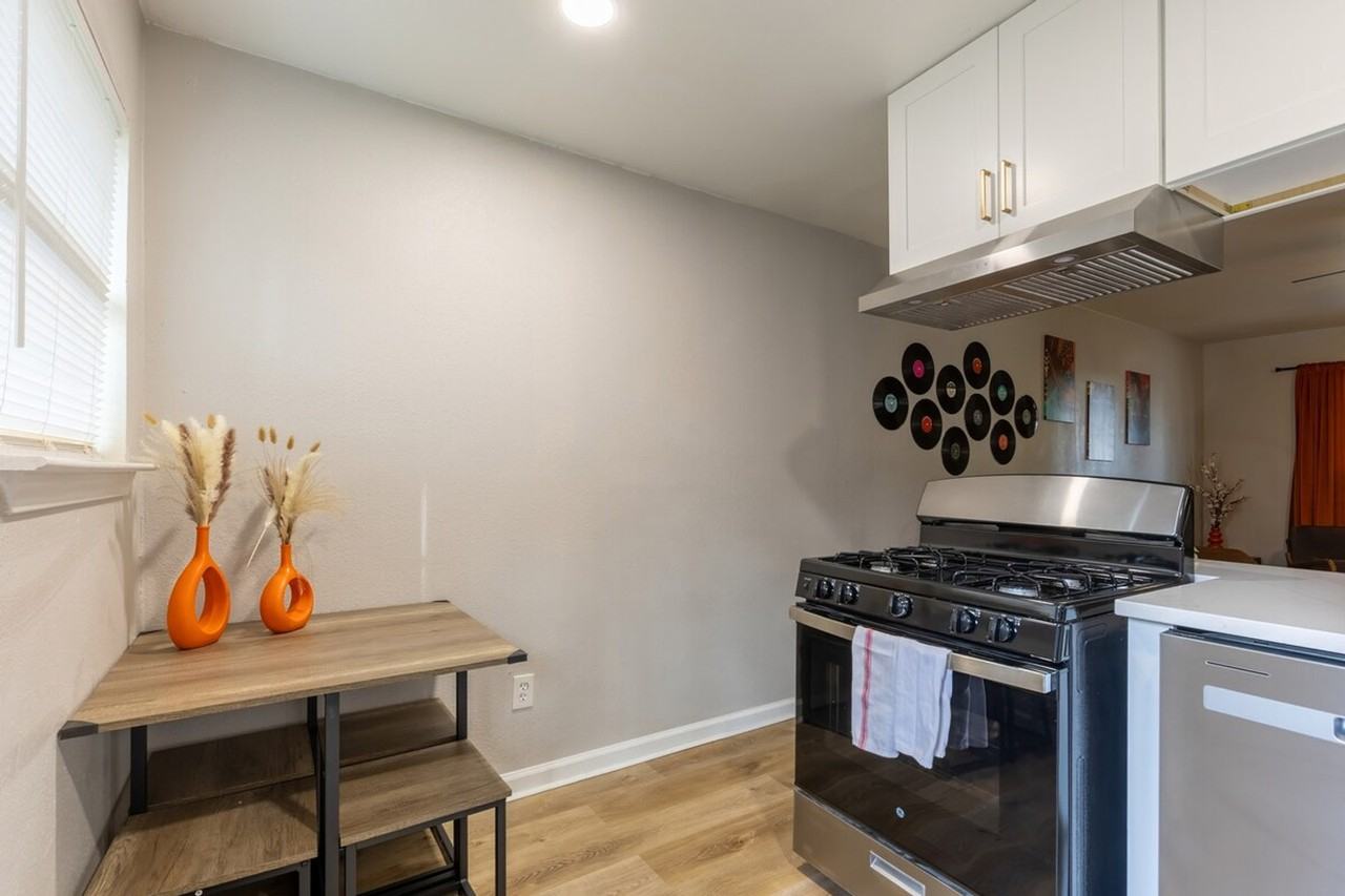 6302 Manor Rd #1385485P - Photo 6 of 11
