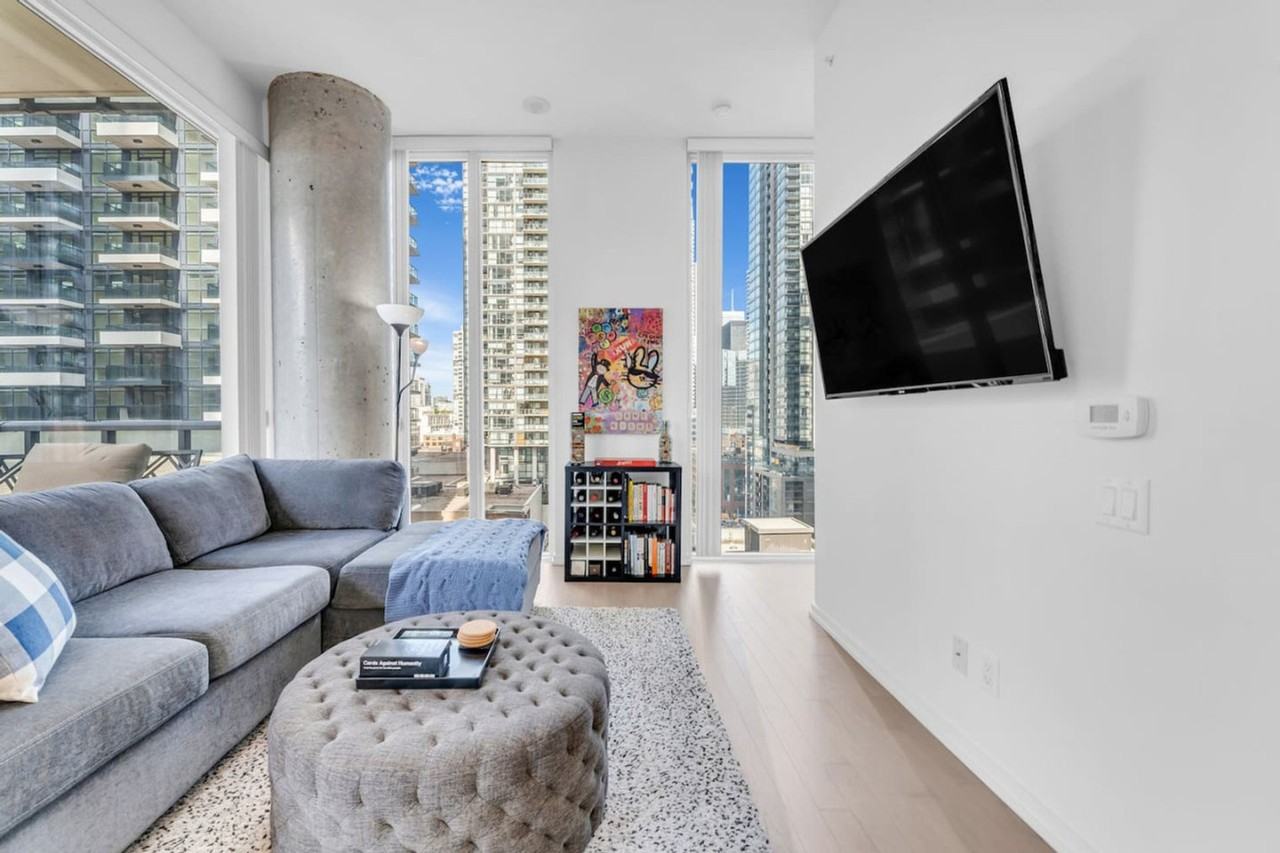 101 Peter St #1388891P - Photo 2 of 28