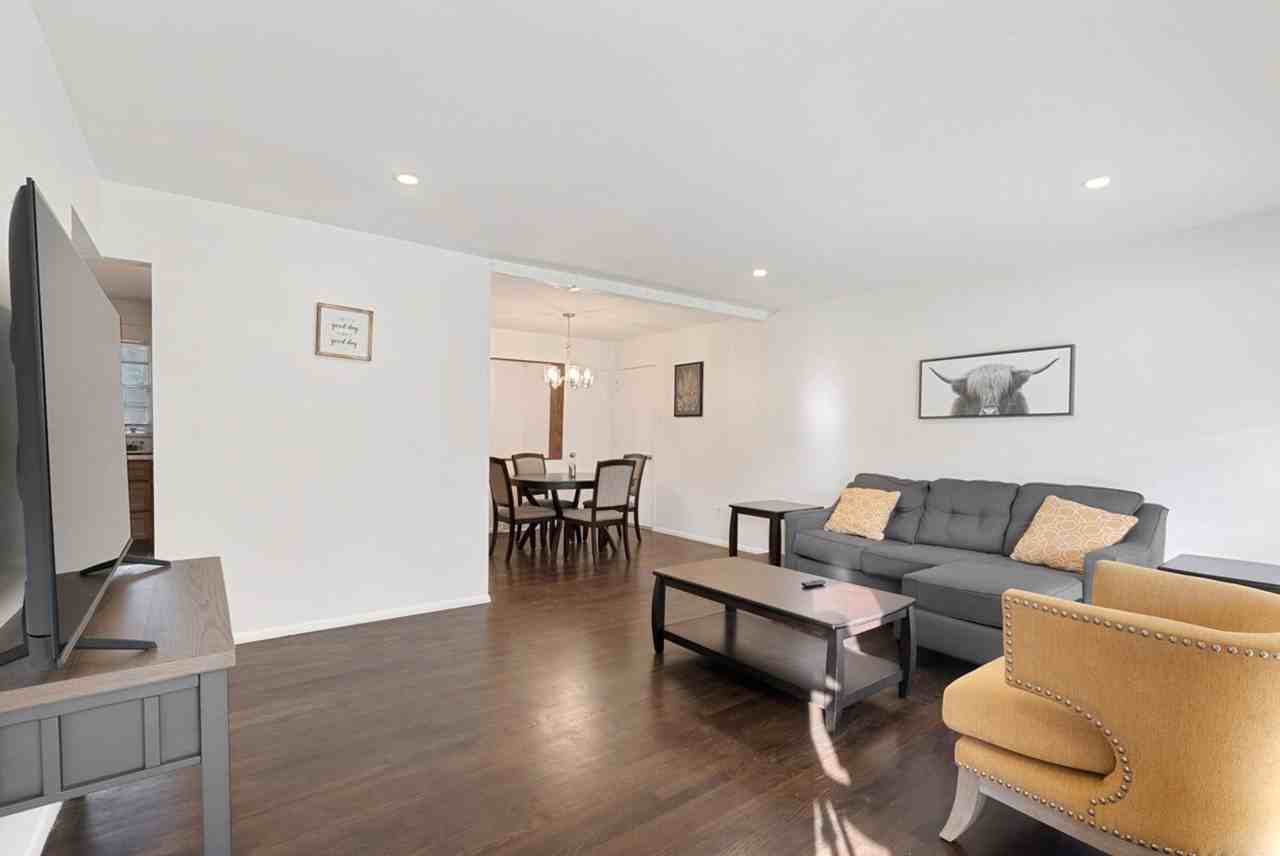 814 Holiday Ave #1472884P - Photo 3 of 35