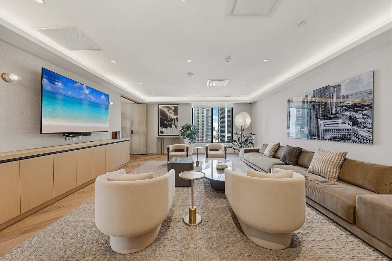 121 Ne 5th St #1505786P - Photo 4 of 30