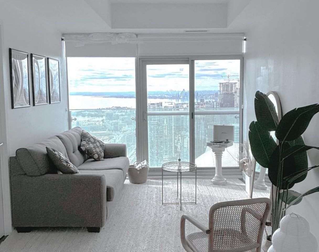 25 Grand Trunk Cres #1520082P - Photo 2 of 16