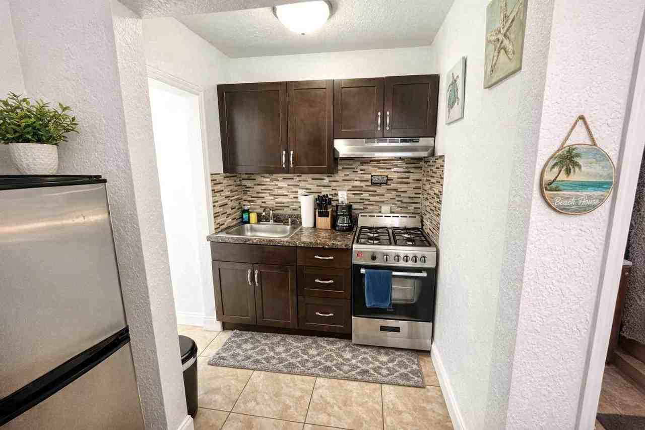 338 Van Buren St #1520233P - Photo 2 of 8