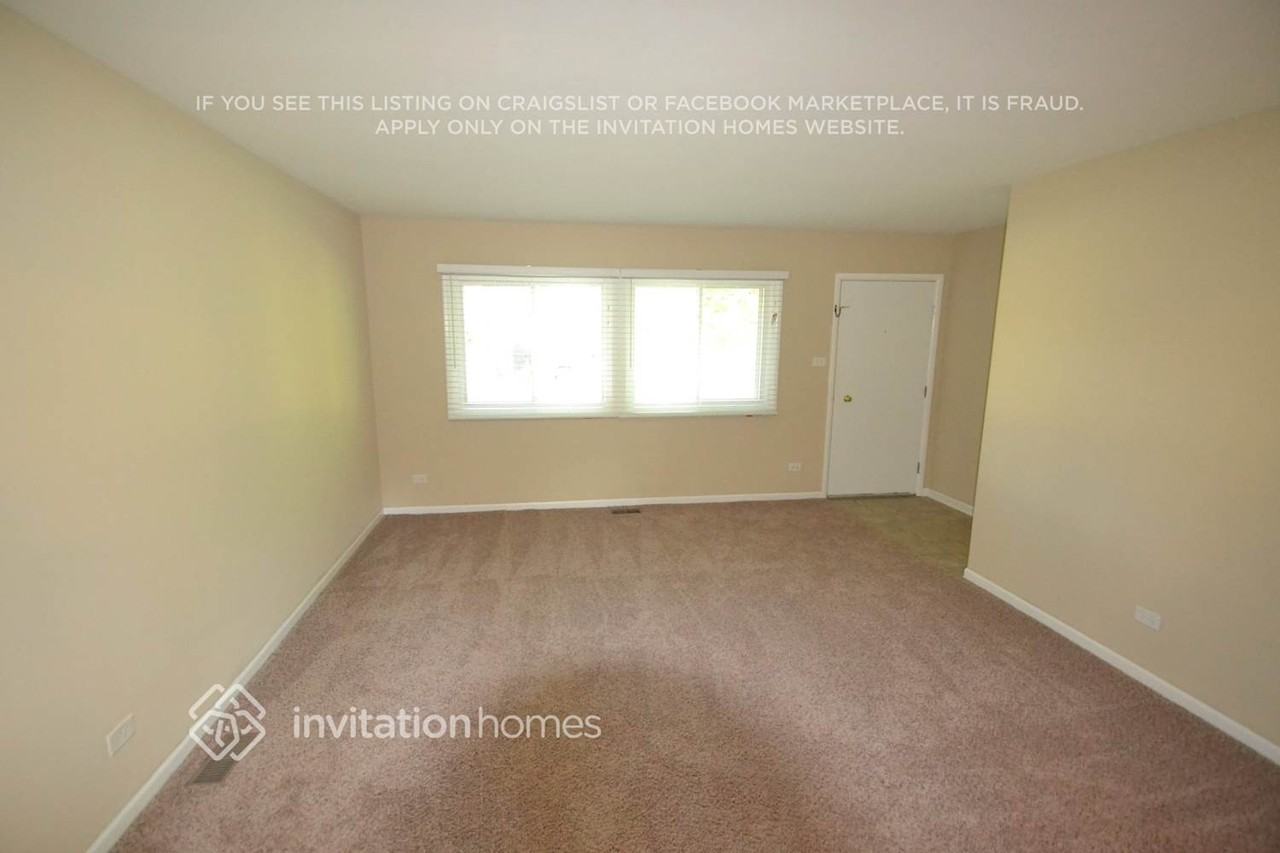 1875 N Newport Rd - Photo 2 of 16