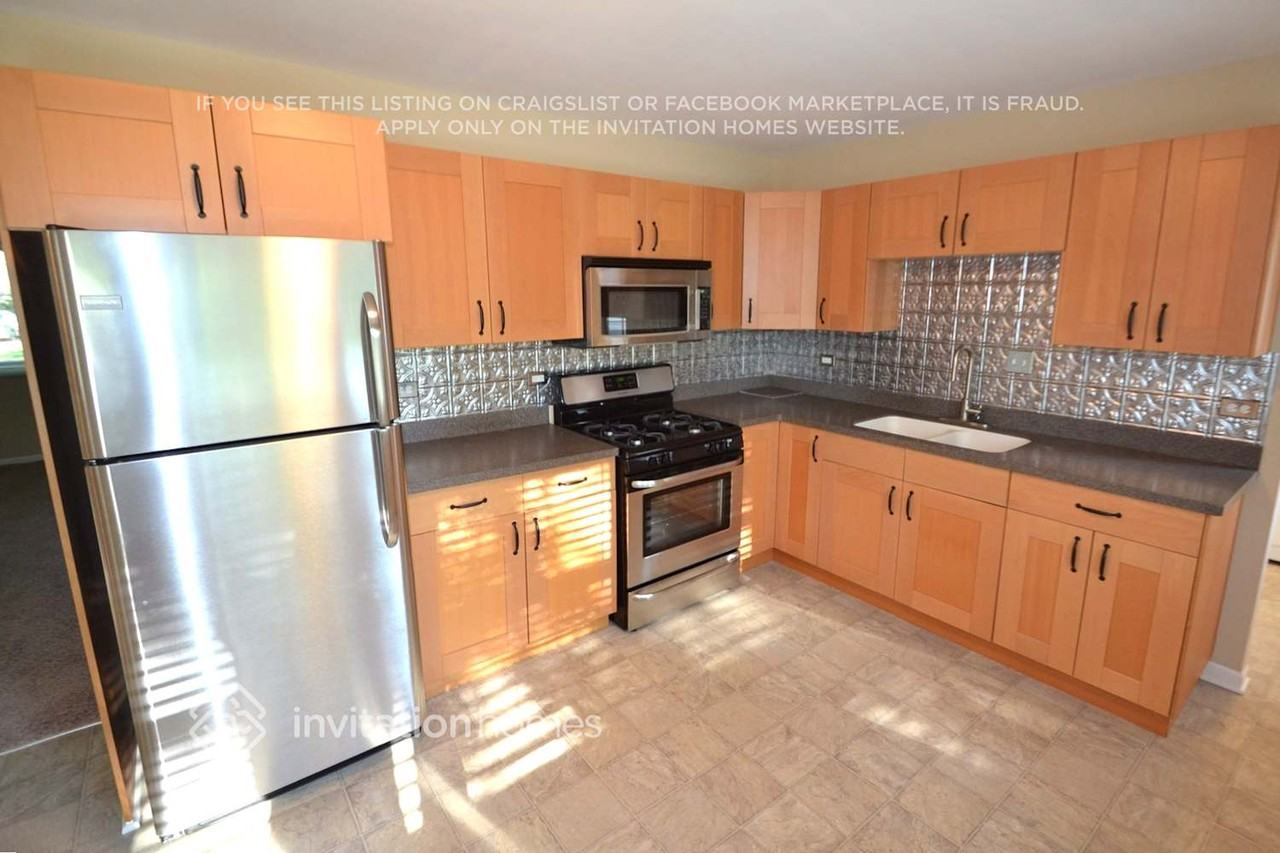 1875 N Newport Rd - Photo 4 of 16