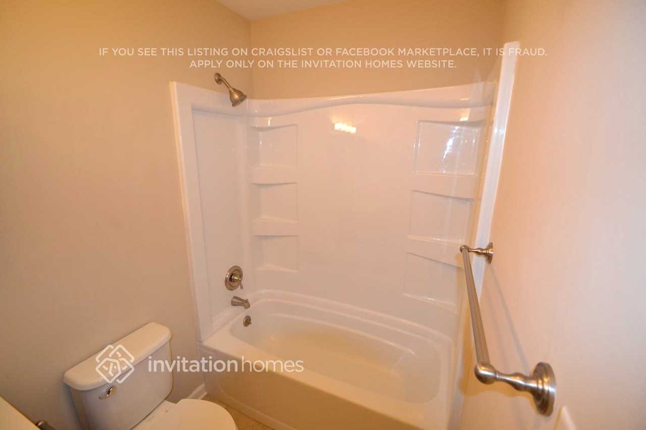 1875 N Newport Rd - Photo 4 of 7