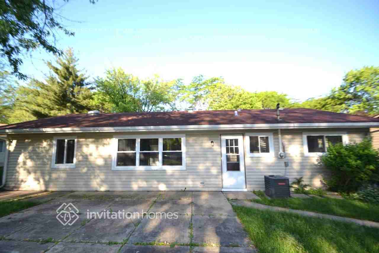 1875 N Newport Rd - Photo 5 of 7