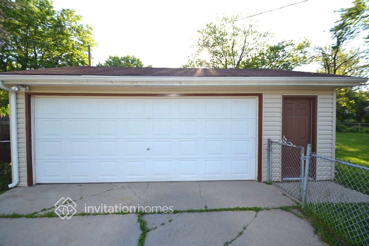 1875 N Newport Rd - Photo 6 of 7