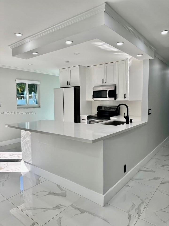 4681 Southwest 26th Avenue - Photo 3 of 29