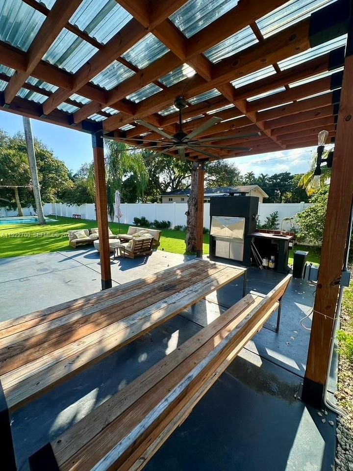 4681 Southwest 26th Avenue - Photo 5 of 29