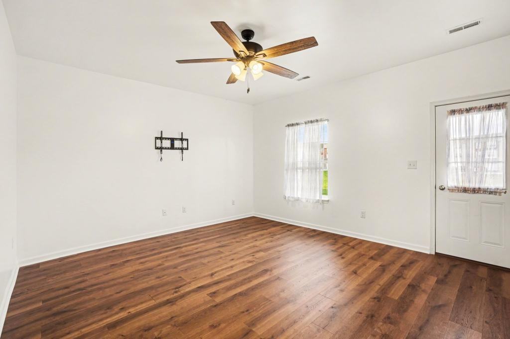 700 Admirals Quay Dr - Photo 5 of 26