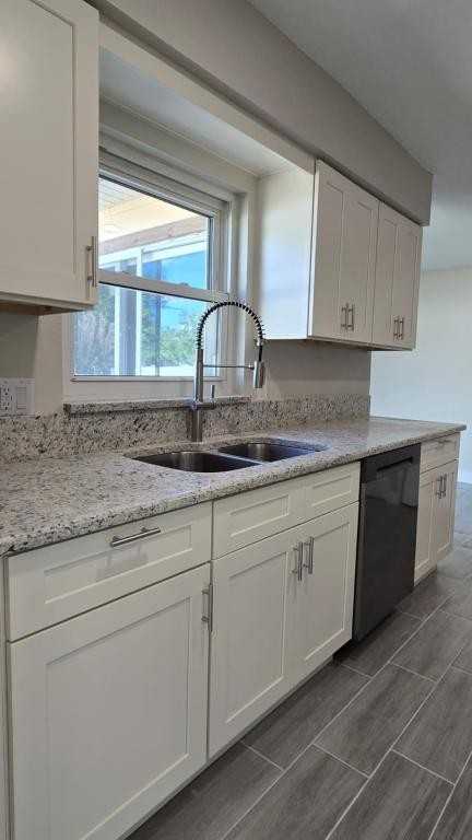 647 Sagamore Dr - Photo 3 of 20