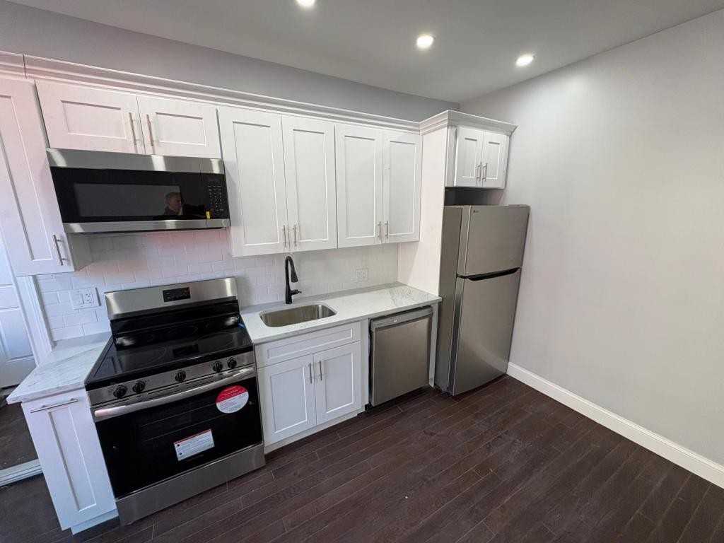 202 Carlisle St - Photo 5 of 6