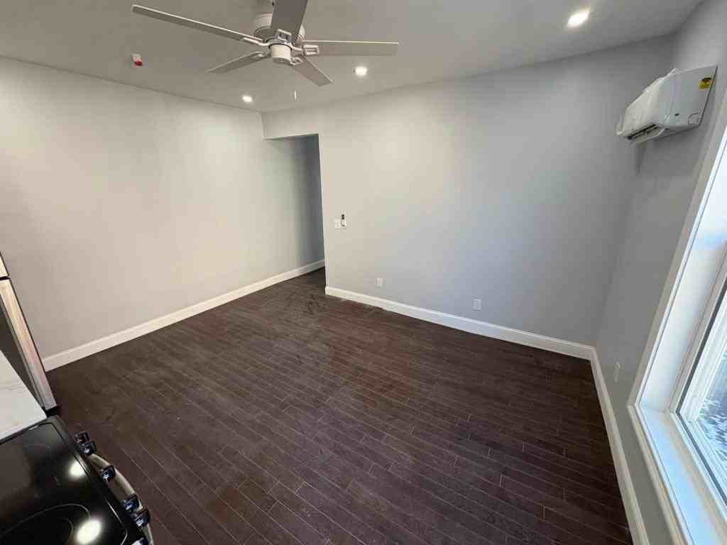 202 Carlisle St - Photo 6 of 6