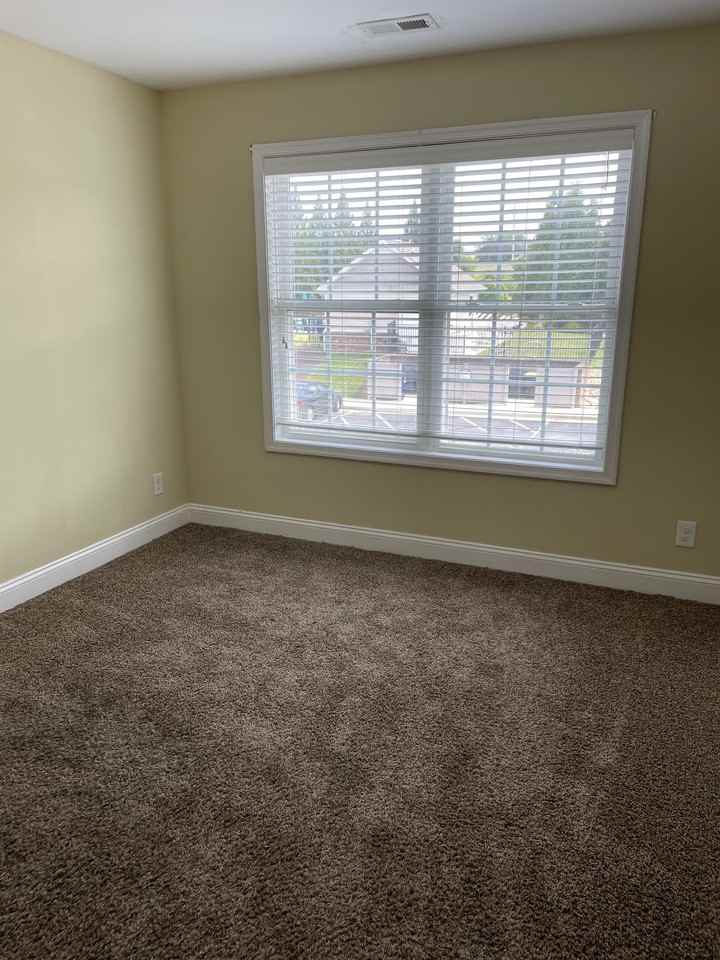 180 Rowse Dr #1 - Photo 4 of 17