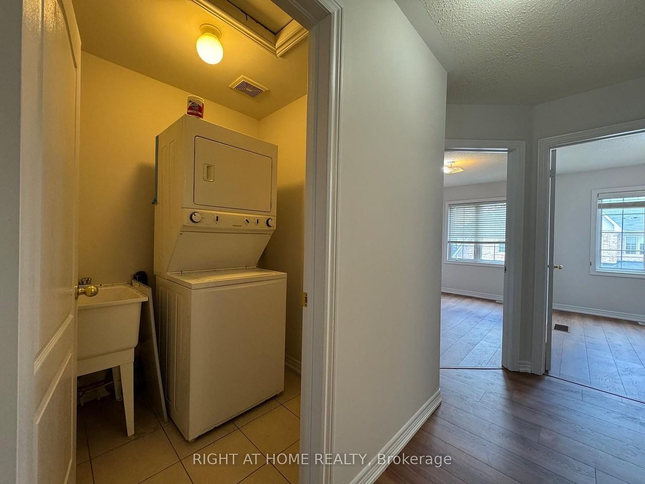 1433 Granrock Crescent - Photo 7 of 17