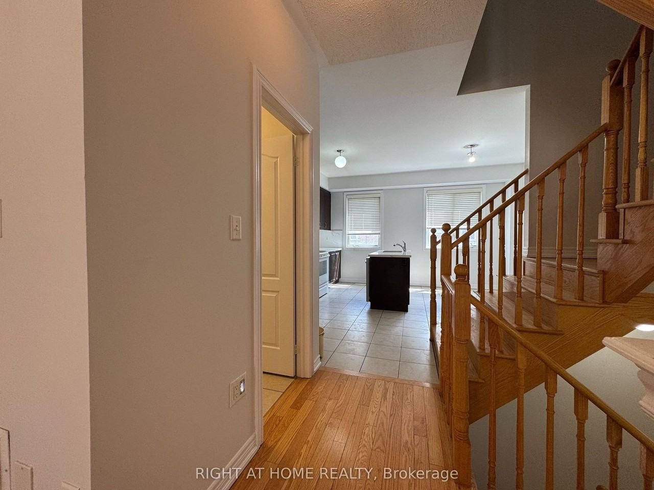 1433 Granrock Crescent - Photo 4 of 17