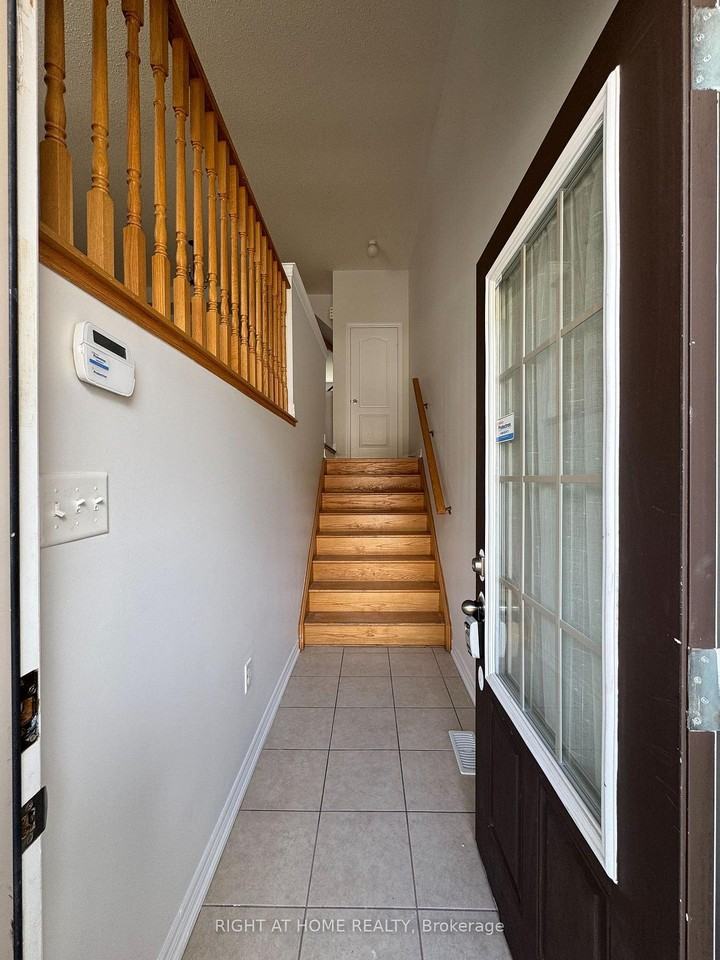 1433 Granrock Crescent - Photo 3 of 17