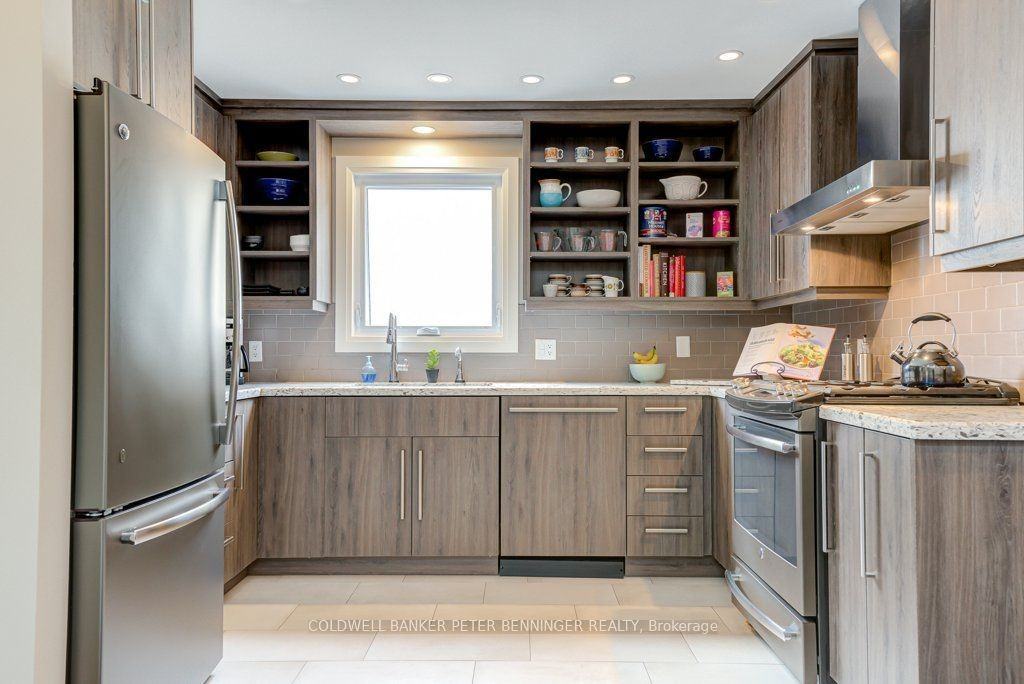 547 Drummerhill Crescent - Photo 4 of 16