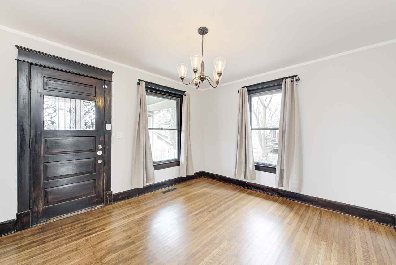 2418 East 16th Street - Photo 3 of 23