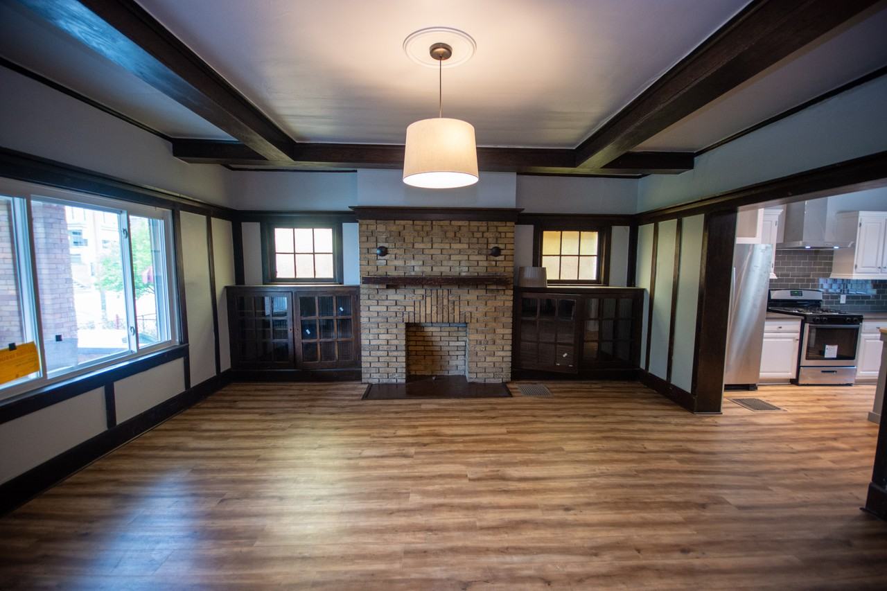 1948 Broadway Avenue - Photo 4 of 21