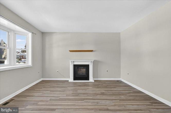 1158 Grove St - Photo 3 of 18