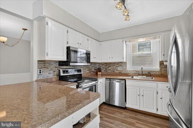 1158 Grove St - Photo 6 of 18