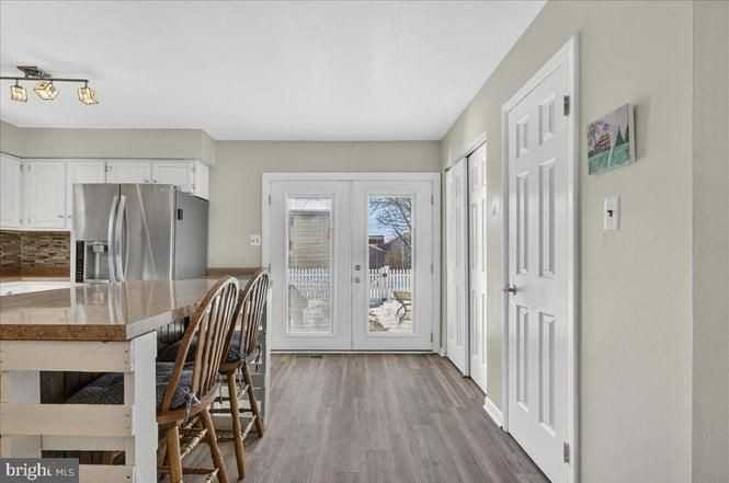 1158 Grove St - Photo 7 of 18