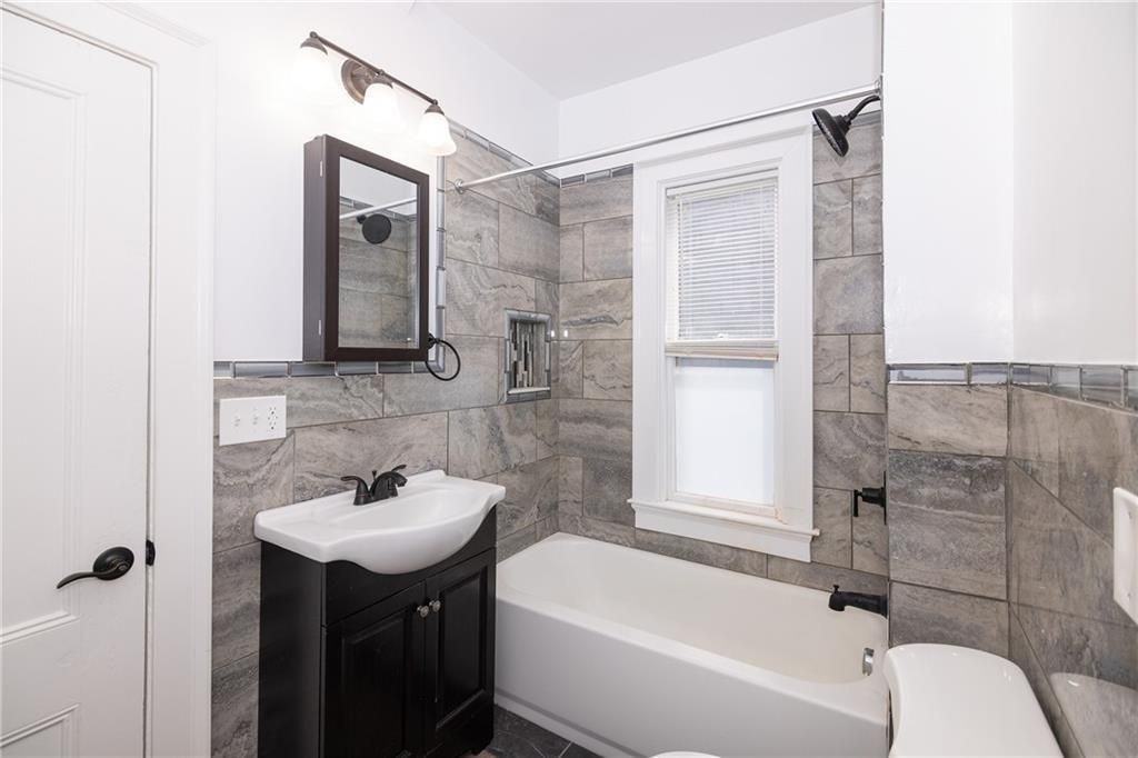 376 Hope St - Photo 4 of 12