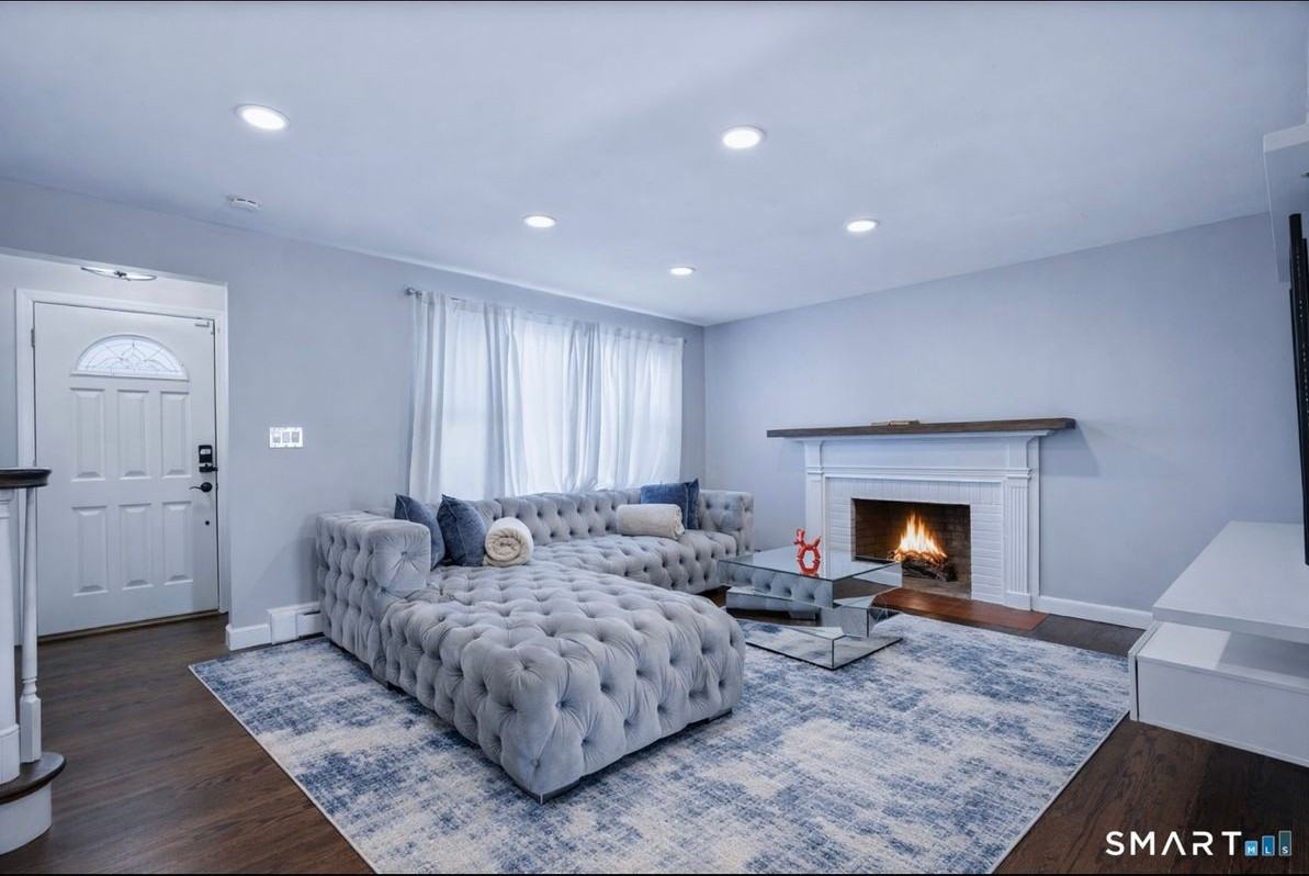 457 Summit St - Photo 3 of 8